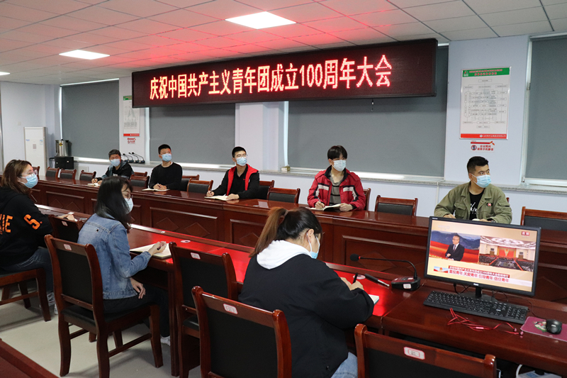 臨臨高速六標項目組織青年團員觀看 《慶祝中國共產主義青年團成立100周年大會》直播