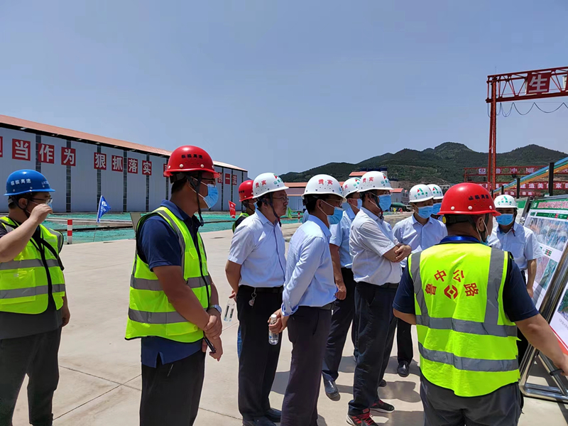 山東省交通重點建設項目推進辦蒞臨臨臨高速六標進行調研指導工作