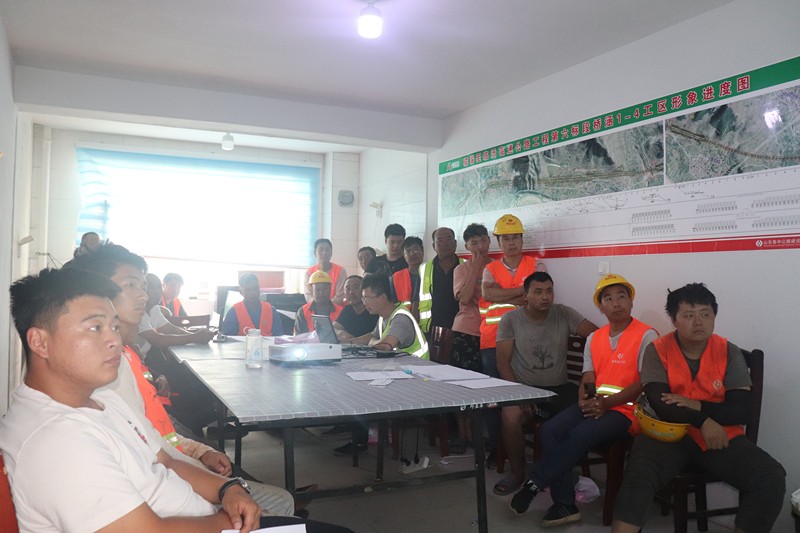 臨臨高速六標項目部對新進場人員開展安全教育培訓