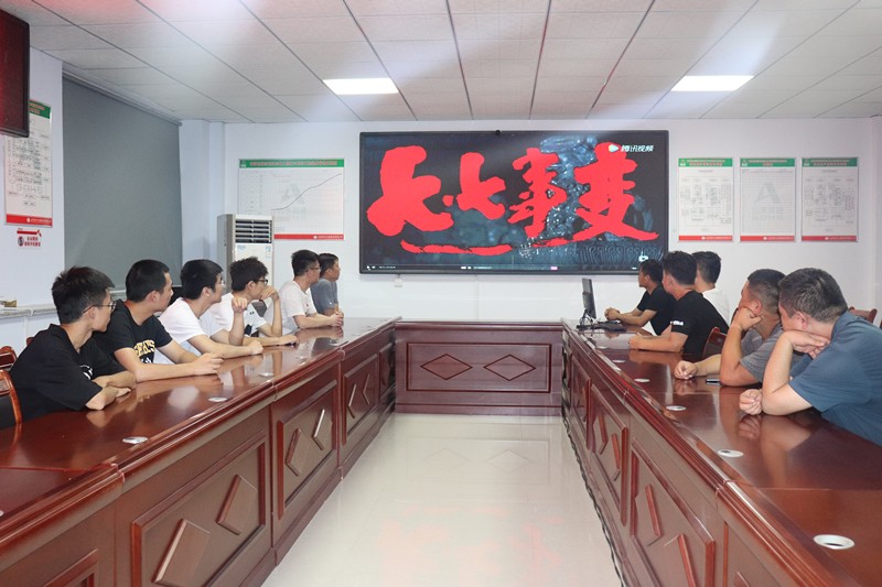 臨臨高速六標開展支部主題黨日愛國主義教育活動