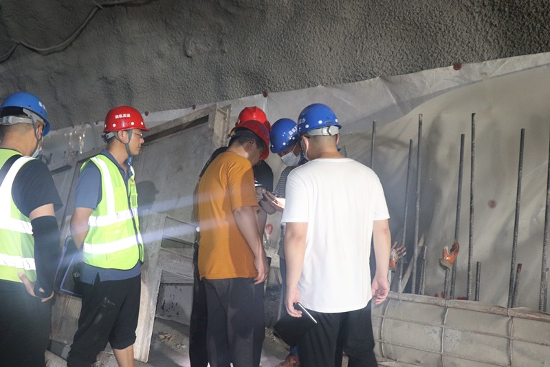 臨臨高速總監辦對臨臨高速六標進行隧道防排水專項檢查