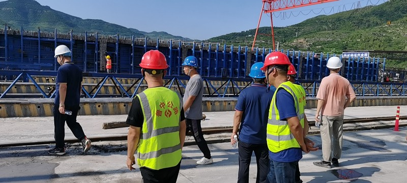 山東高速集團建設公司相關領導及專家組對臨臨項目開展2022年第二季度平安工地安全咨詢活動