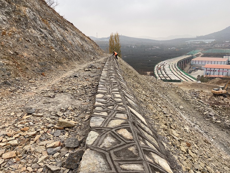 坡頂漿砌片石勾縫,清理_副本 坡頂漿砌片石勾縫,清理_副本