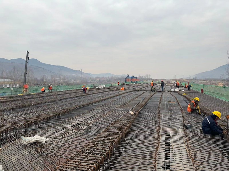 石溝大橋現澆箱梁頂板鋼筋綁扎_副本 石溝大橋現澆箱梁頂板鋼筋綁扎_副本