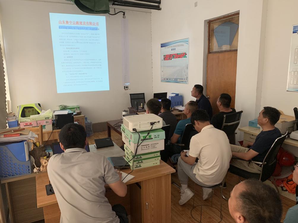 第五區域項目部開啟安全生產月活動