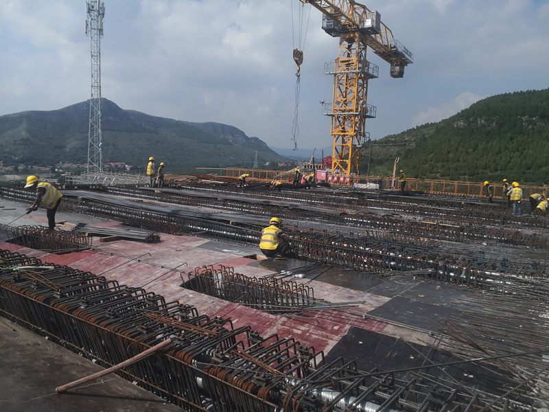 臨臨高速六標跨瓦日鐵路轉體橋2#墩大里程2號塊砼澆筑完成！