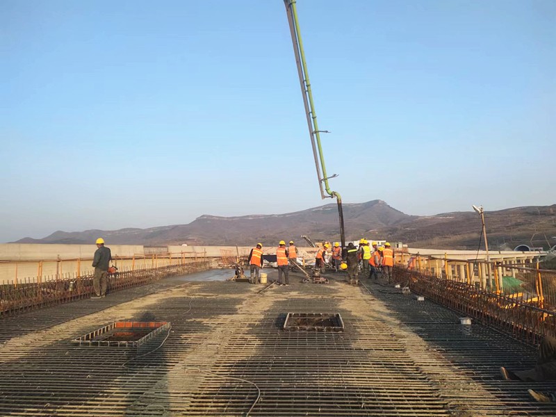 魯山南互通立交現澆梁第四聯混凝土順利澆筑完成