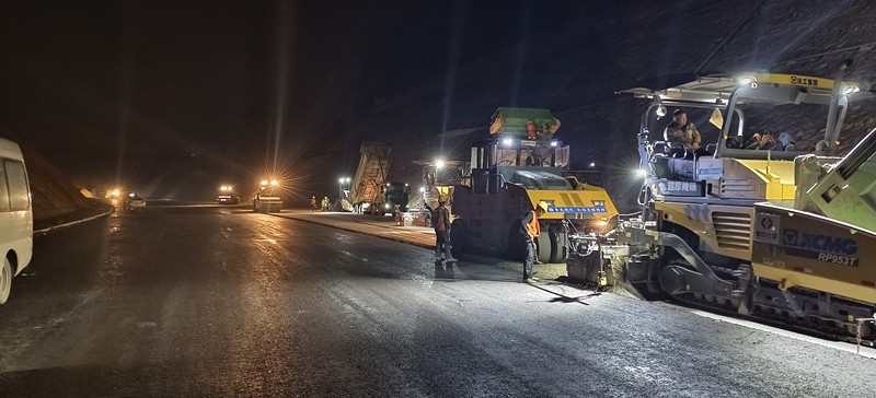 打贏西里互通匝道圈施工攻堅戰