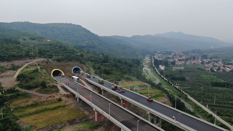 鑄就通途的奮斗畫卷——記高速公路施工現場