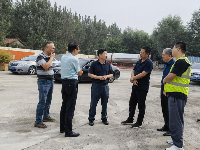 淄博市交通運輸局、淄博市交通建設(shè)發(fā)展中心領(lǐng)導蒞臨高青拌合站生產(chǎn)現(xiàn)場及高青段G233克黃線建設(shè)項目施工現(xiàn)場檢查調(diào)研