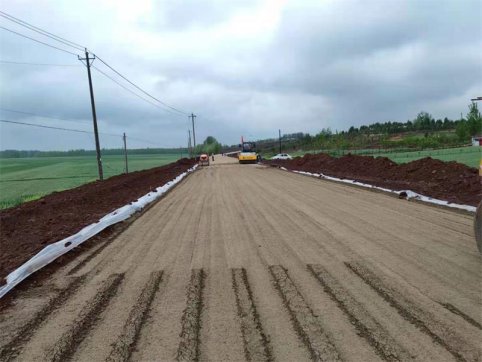 節日不休息、加點趕工期---沭河生態路項目工程動態