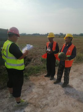 第二工程公司第三項目部組織“講安全、送清涼”活動