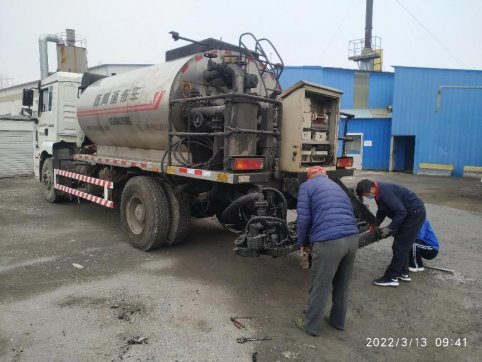 機械化施工公司對各類機械設(shè)備進(jìn)行全面檢修保養(yǎng)