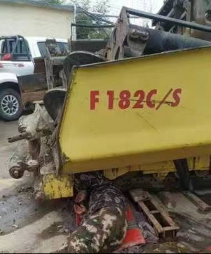 機械化施工公司對設備進行檢查維修